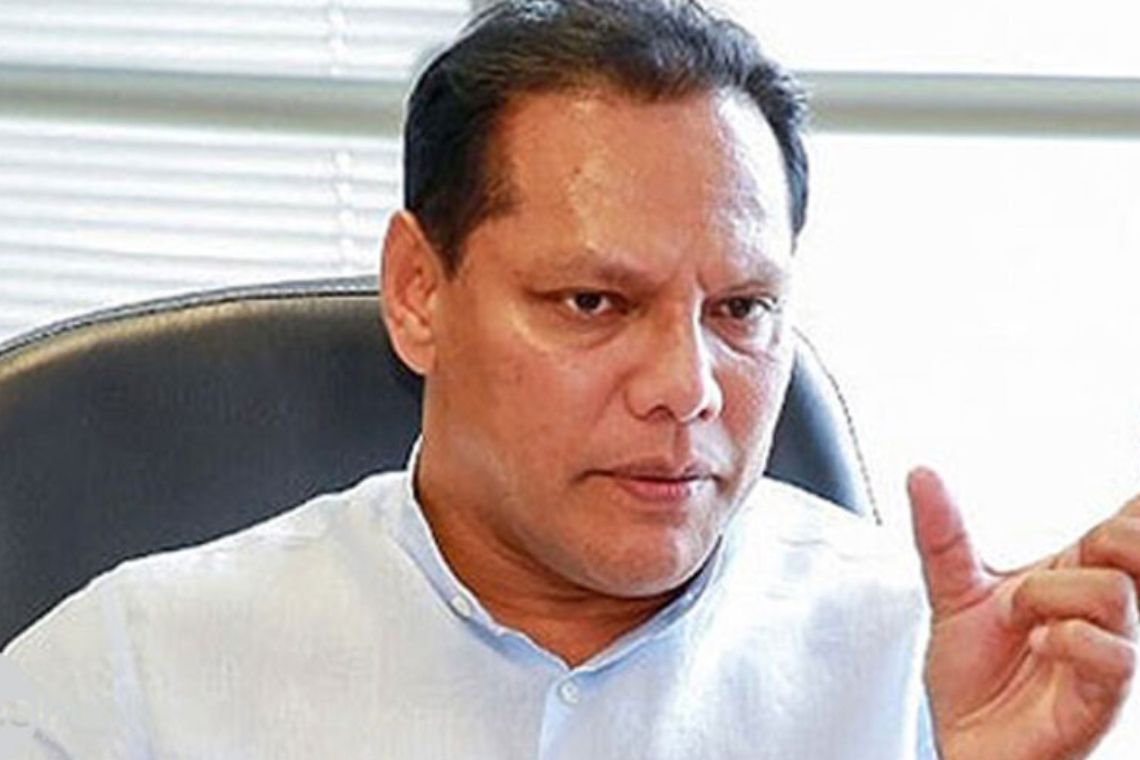 "මමනම් කියන්නෙ කථානායකවරයා වහාම ඉල්ලා අස්වෙන්න ඕන." දයාසිරි කියයි.